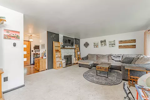 449 Minder Dr, Lincoln, IL 62656 photo 6