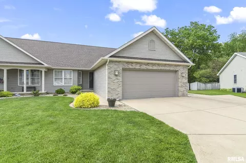 524 Brookside Glen Dr, Sherman, IL 62684