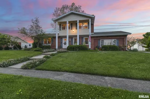 19 Northridge Dr, Sherman, IL 62684