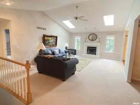 2220 Renwick Dr, Springfield, IL 62704 photo 4