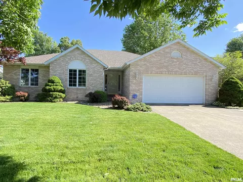 2220 Renwick Dr, Springfield, IL 62704