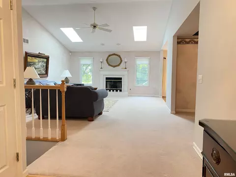 2220 Renwick Dr, Springfield, IL 62704 photo 3