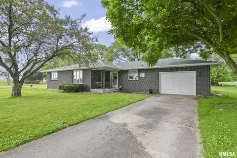 523 N Laurel Ln, Mason City, IL 62664
