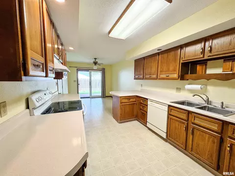 Kitchen - 116 Exeter Ct, Springfield, IL 62704 photo 1 of 4