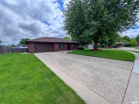 Exterior - 116 Exeter Ct, Springfield, IL 62704 photo 2 of 6