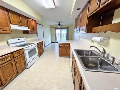 Kitchen - 116 Exeter Ct, Springfield, IL 62704 photo 2 of 4