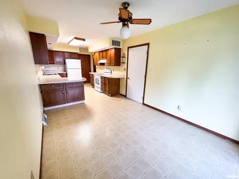 Kitchen - 116 Exeter Ct, Springfield, IL 62704 photo 3 of 4