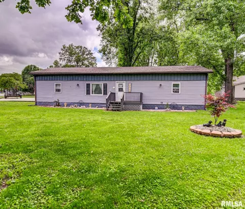 401 W Washington St, Edinburg, IL 62531