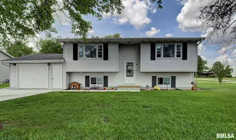 103 Bobby Dr, Divernon, IL 62530