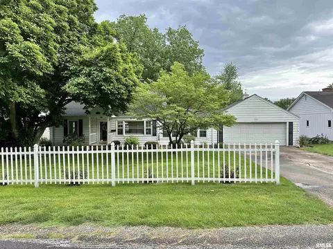 1205 Edgehill Rd, Jacksonville, IL 62650