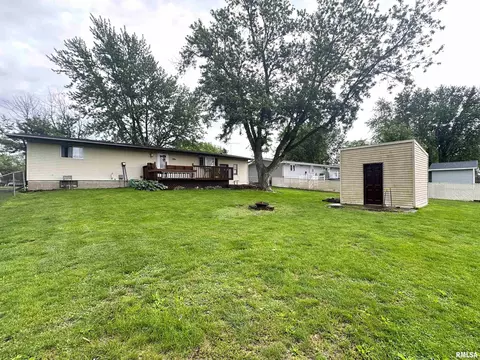 308 N Cedar St, Abingdon, IL 61410 photo 6