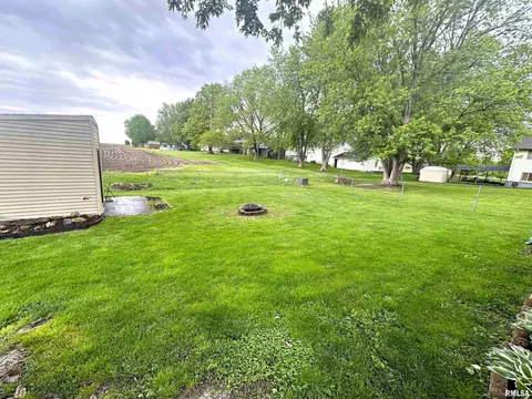 308 N Cedar St, Abingdon, IL 61410 photo 9