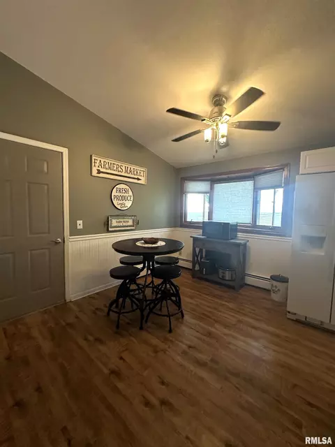 308 N Cedar St, Abingdon, IL 61410 photo 17