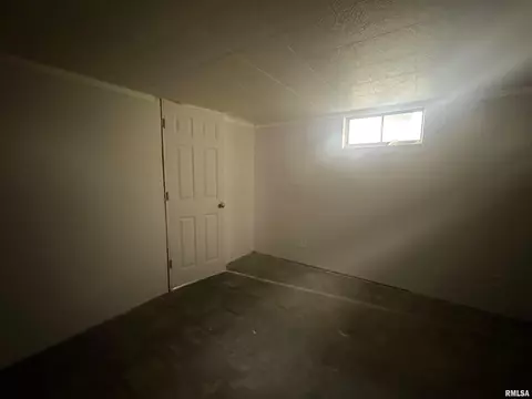 308 N Cedar St, Abingdon, IL 61410 photo 42