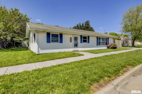 702 E Illinois St, Assumption, IL 62510