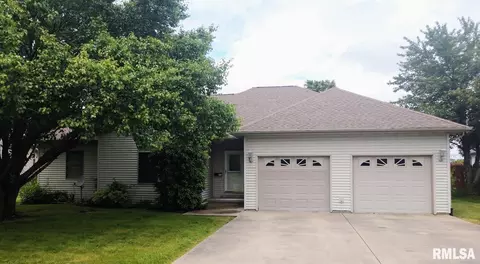 219 County Line Rd, Virden, IL 62690