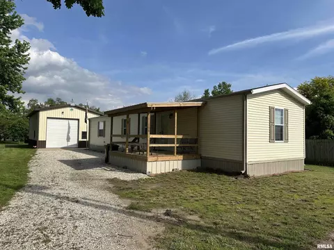 108 N 9th St, Oquawka, IL 61469