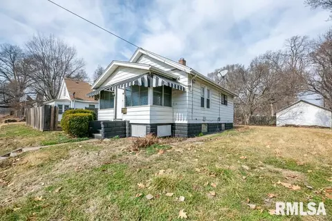 3005 W Montana St, Peoria, IL 61605