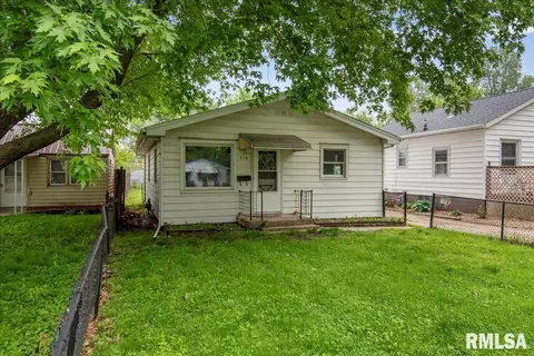 316 Magnolia Dr, Springfield, IL 62702