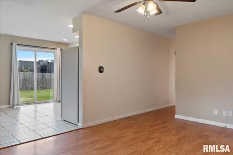 12 Melody Ln, Springfield, IL 62702 photo 2