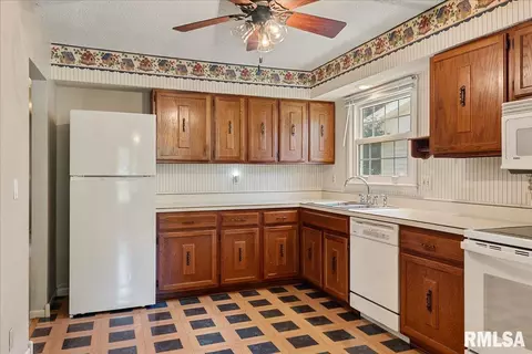 16 Red Oak Ln, Springfield, IL 62712 photo 12