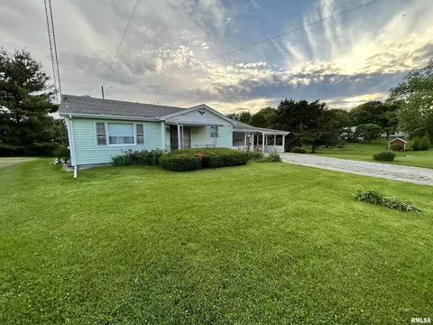 360 E Sylvan St, Virginia, IL 62691 photo 2