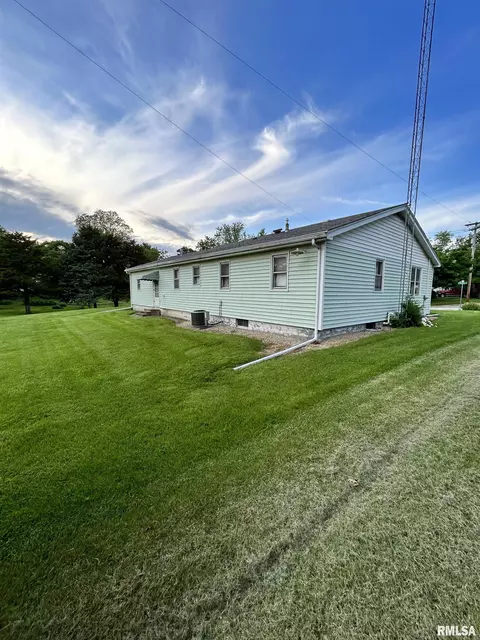 360 E Sylvan St, Virginia, IL 62691 photo 4