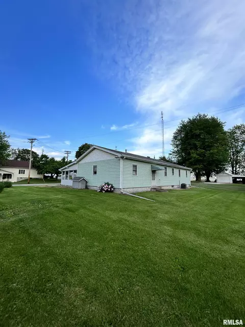 360 E Sylvan St, Virginia, IL 62691 photo 5
