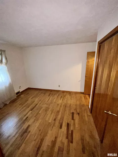 360 E Sylvan St, Virginia, IL 62691 photo 13