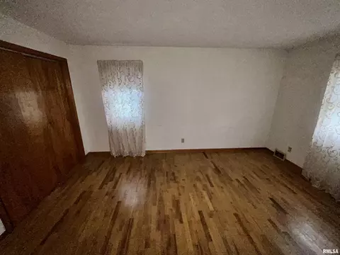 360 E Sylvan St, Virginia, IL 62691 photo 12
