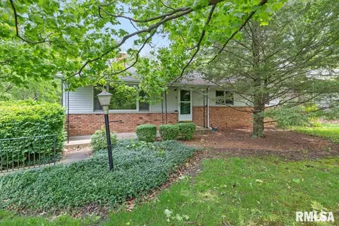 8 Carole Rd, Springfield, IL 62711