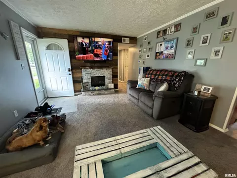 Living - 1804 Hastings Rd, Springfield, IL 62702 photo 2 of 2