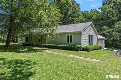 5860 State Route 4, Chatham, IL 62629