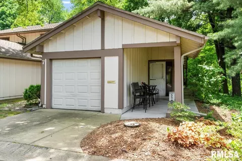 7 Oakbend Ct, Springfield, IL 62704 photo 2