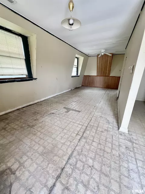 490 E North St, Pittsfield, IL 62363 photo 15