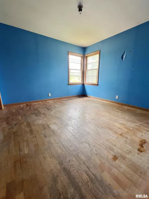 490 E North St, Pittsfield, IL 62363 photo 5