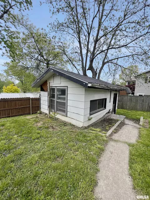 490 E North St, Pittsfield, IL 62363 photo 20