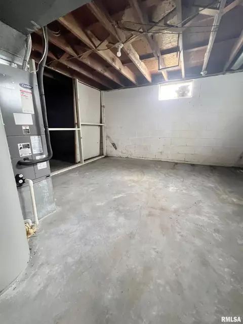 490 E North St, Pittsfield, IL 62363 photo 12