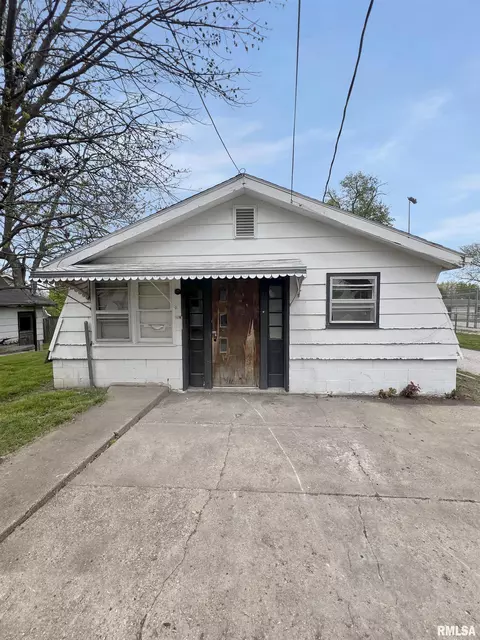 490 E North St, Pittsfield, IL 62363 photo 14