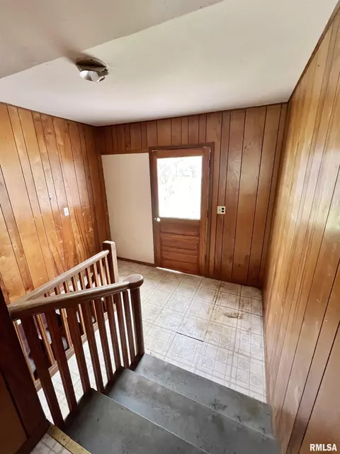 490 E North St, Pittsfield, IL 62363 photo 8