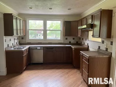 724 N 6th St, Springfield, IL 62702 photo 8