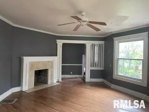 724 N 6th St, Springfield, IL 62702 photo 2
