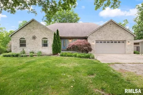 57 Miller Ln, Taylorville, IL 62568
