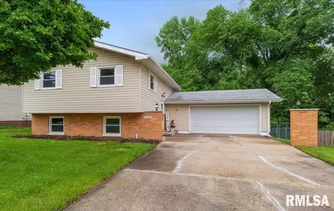 30 Pinto Dr, Springfield, IL 62702