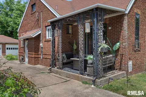 Exterior - 2433 S 7th St, Springfield, IL 62703 photo 1 of 5