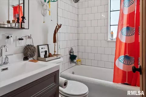Bath - 2433 S 7th St, Springfield, IL 62703 photo 1 of 1
