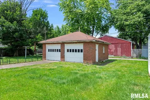 Exterior - 2433 S 7th St, Springfield, IL 62703 photo 4 of 5