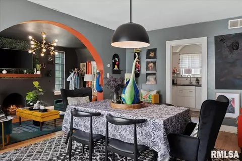 Dining - 2433 S 7th St, Springfield, IL 62703 photo 6 of 6