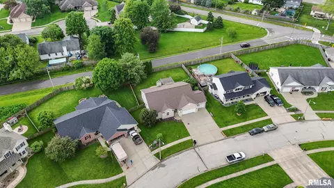 3017 Springwood Dr, Springfield, IL 62712 photo 2
