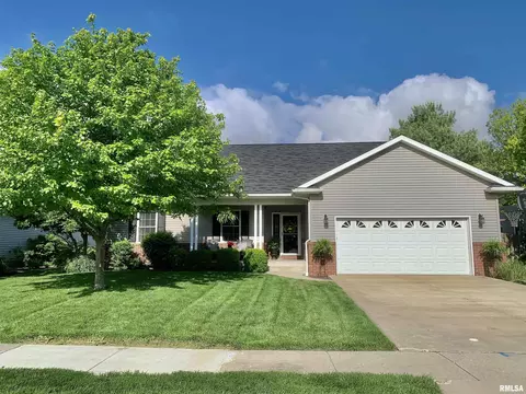607 Westwinds Dr, Jacksonville, IL 62650